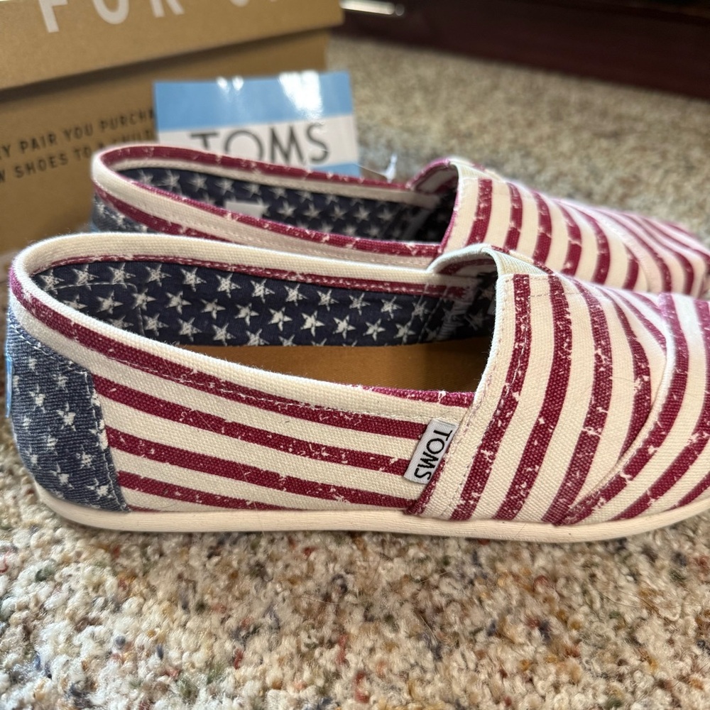 TOMS Women’s Classic Americana Canvas Flag Slip-Ons – Size 8.5 – NWT